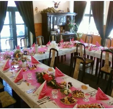 בית הארחה Restaurace A Prvni Mlyn חומוטוב