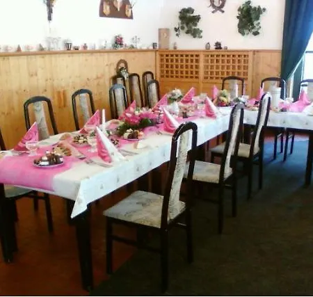 בית הארחה Restaurace A Prvni Mlyn חומוטוב